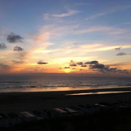 Welcoming * Egmond aan Zee